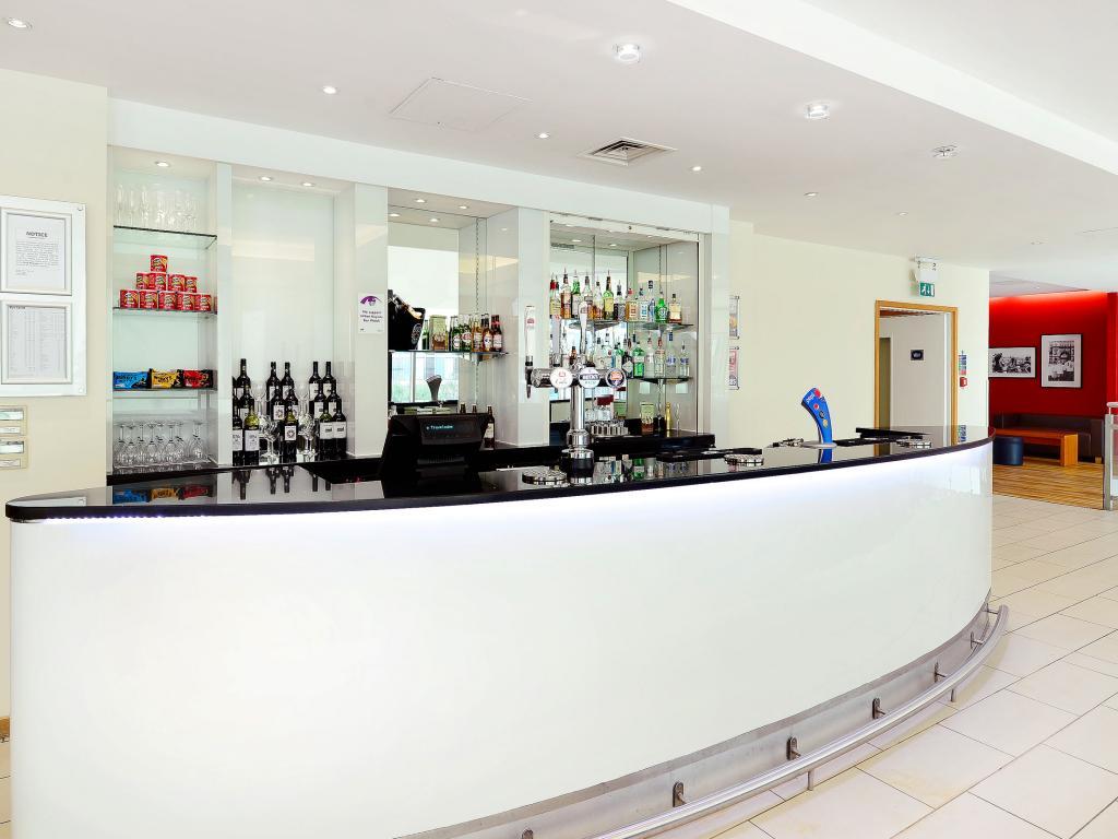 Ramada Encore Milton Keynes Eksteriør billede